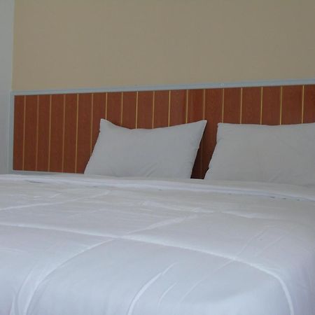 Hotel Permata Zamrud Cirebon Room photo